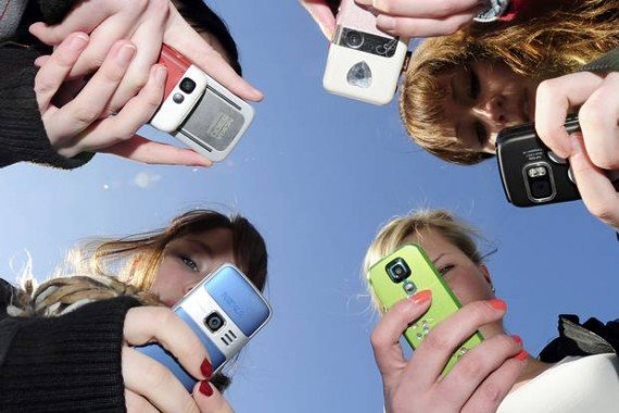teenagers-mobiles